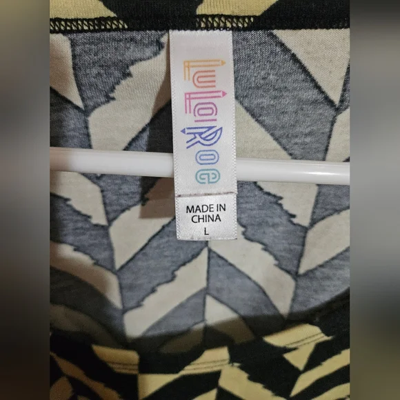 LuLaRoe Classic Tee - Picture 3 of 4